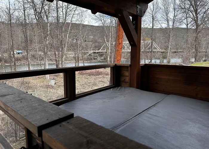 Methow River Lodge And Cabins