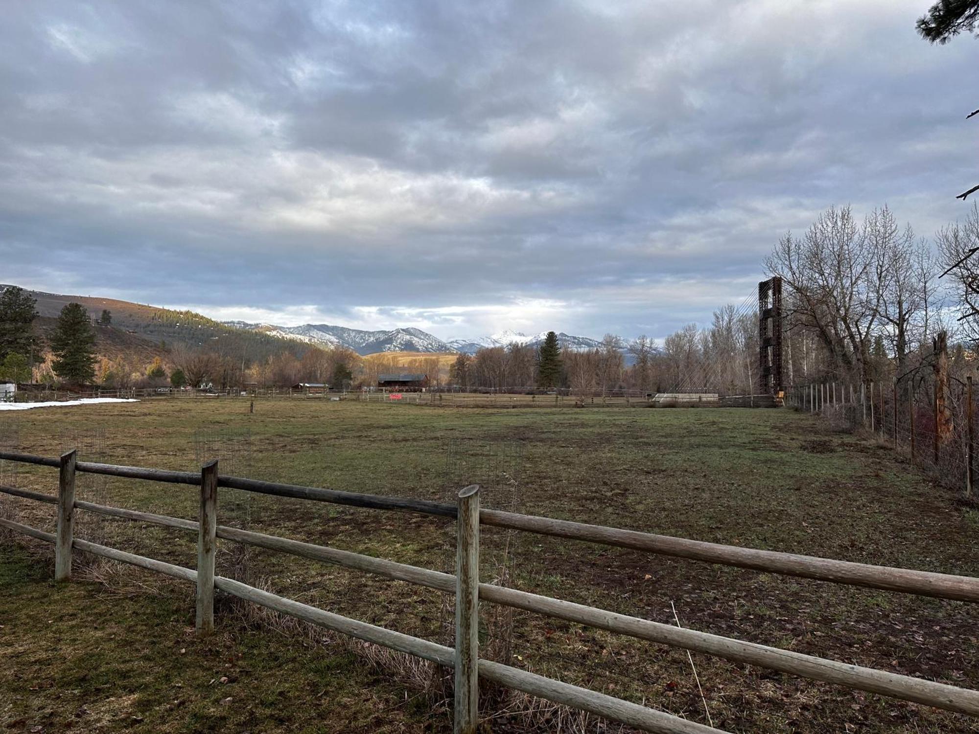 Lodge Methow River And