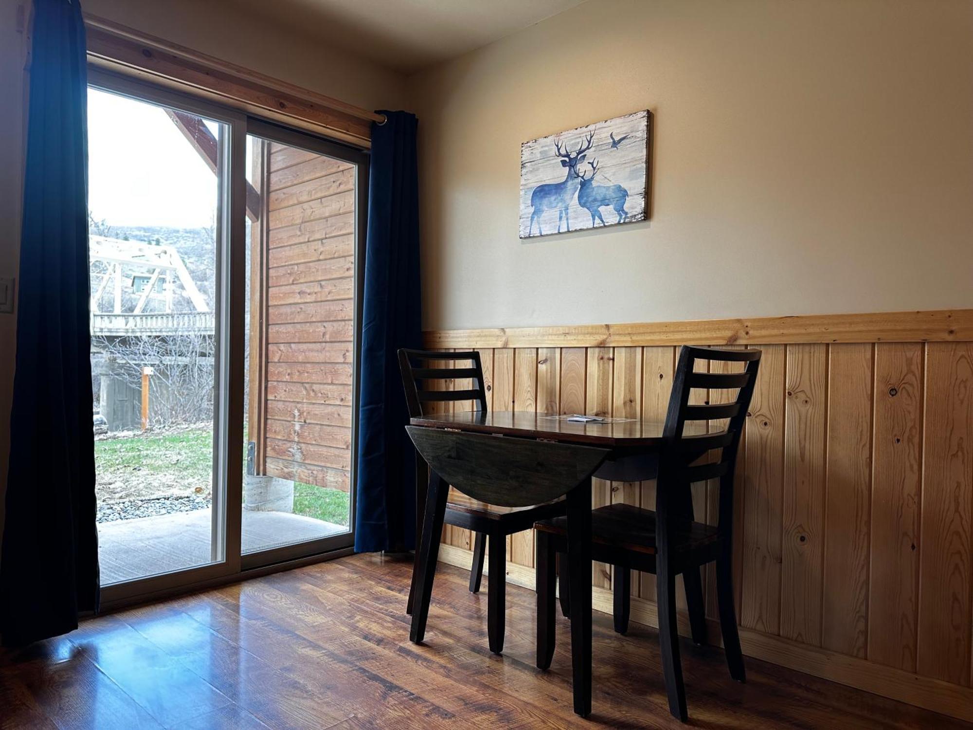 Lodge Methow River And