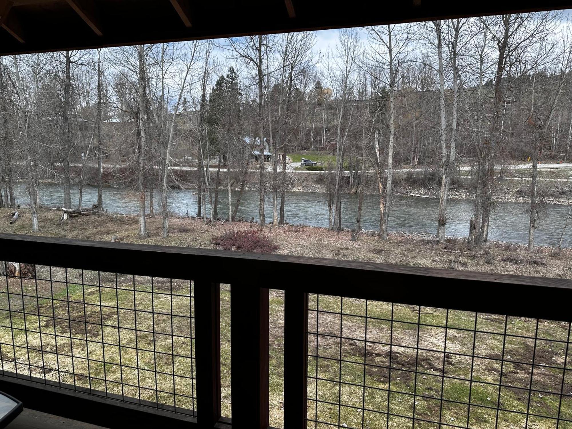 Methow River And Lodge *