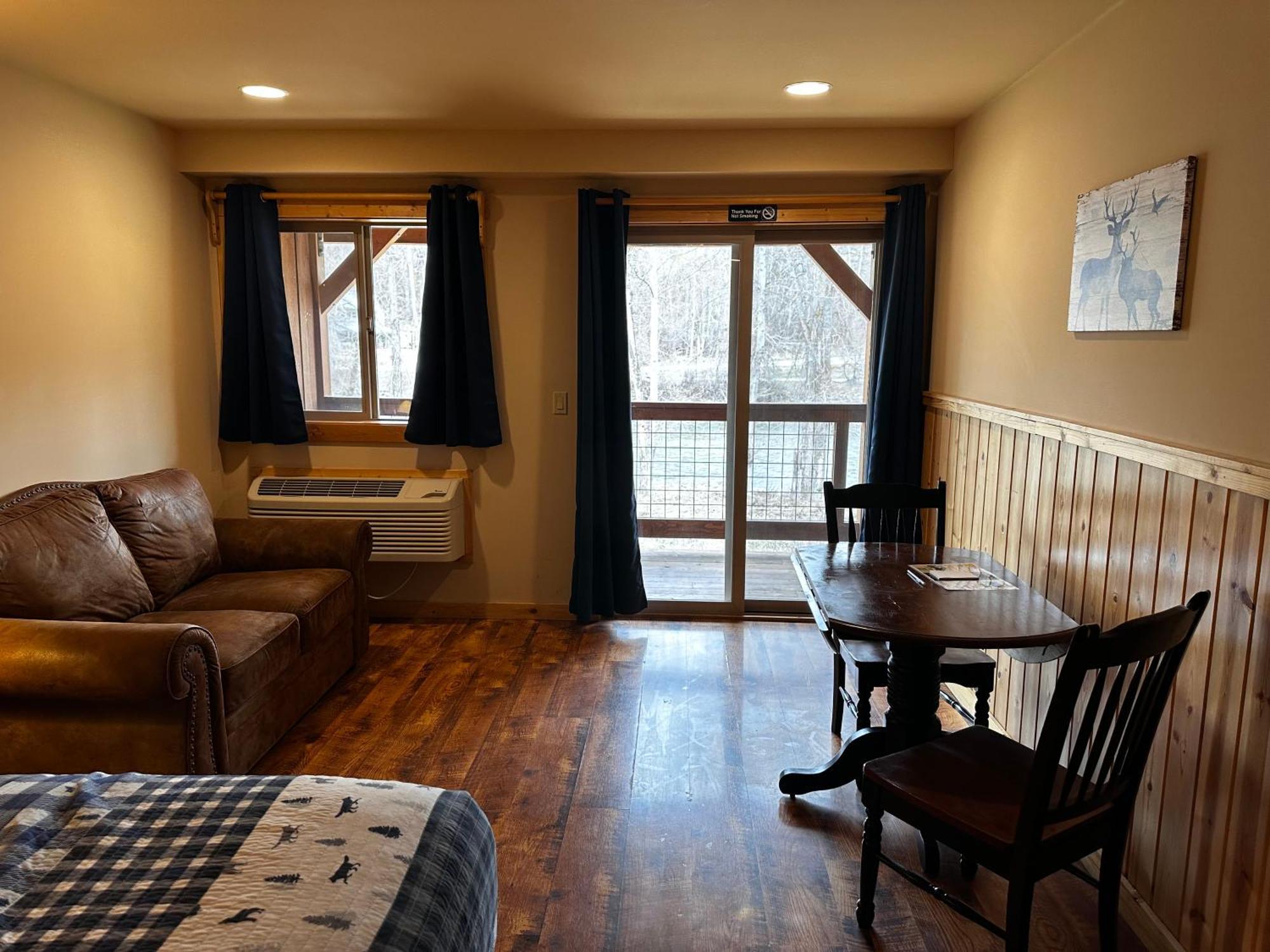 Lodge Methow River And *