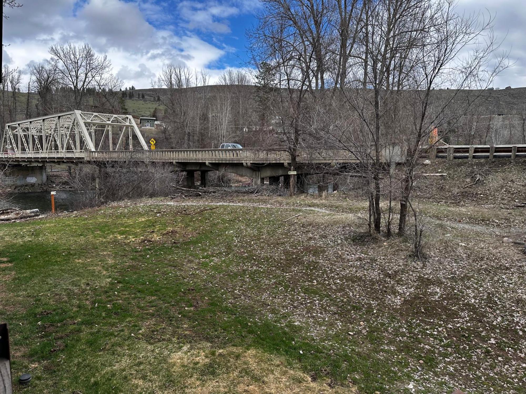 Lodge Methow River And