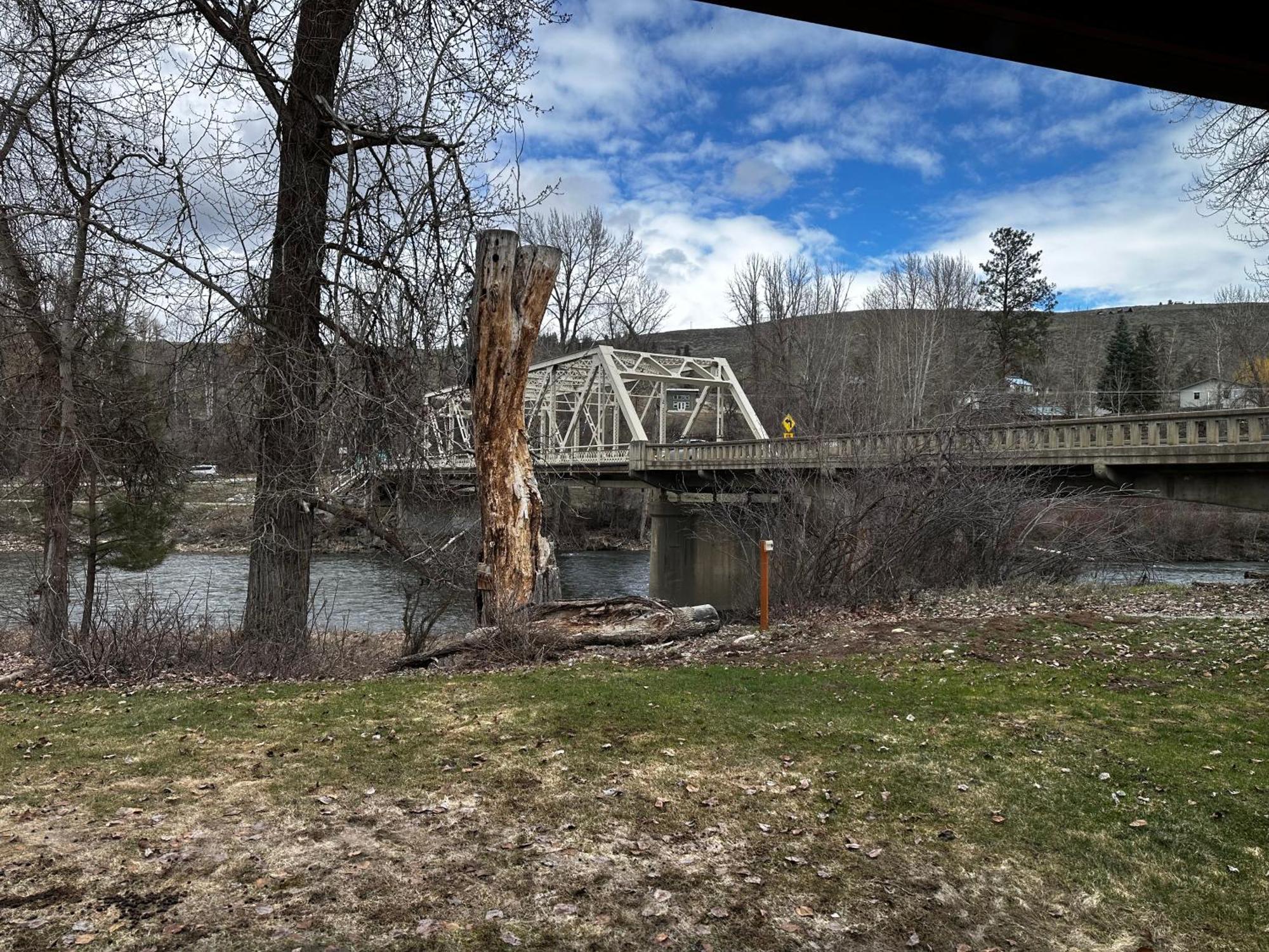 Lodge Methow River And