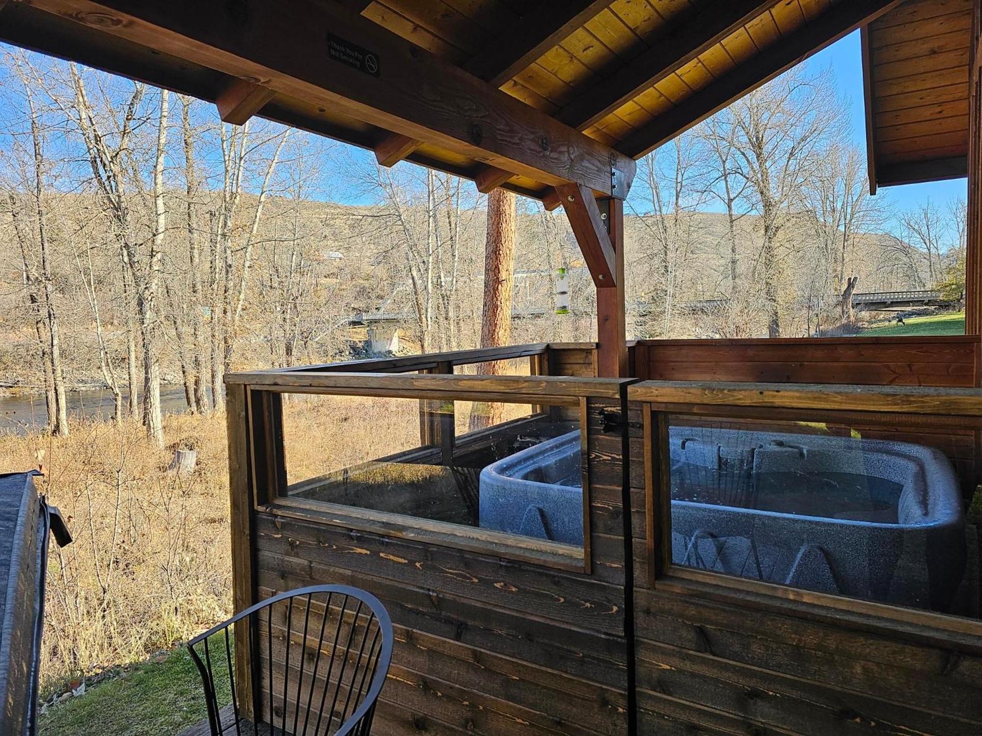 Lodge Methow River And